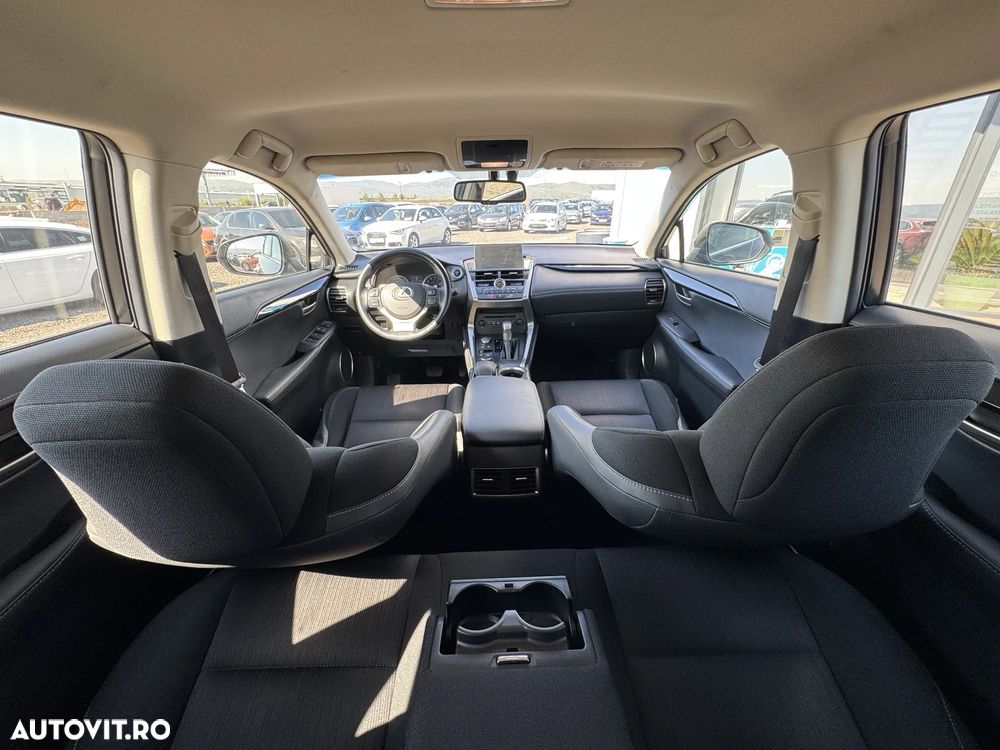 Lexus Seria NX 300h - 25