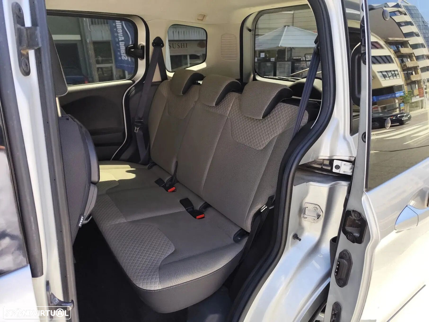 Ford Tourneo Courier 1.0 EcoBoost Titanium - 14