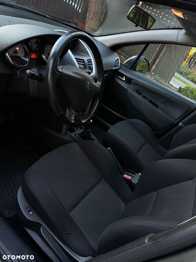 Peugeot 207 - 1