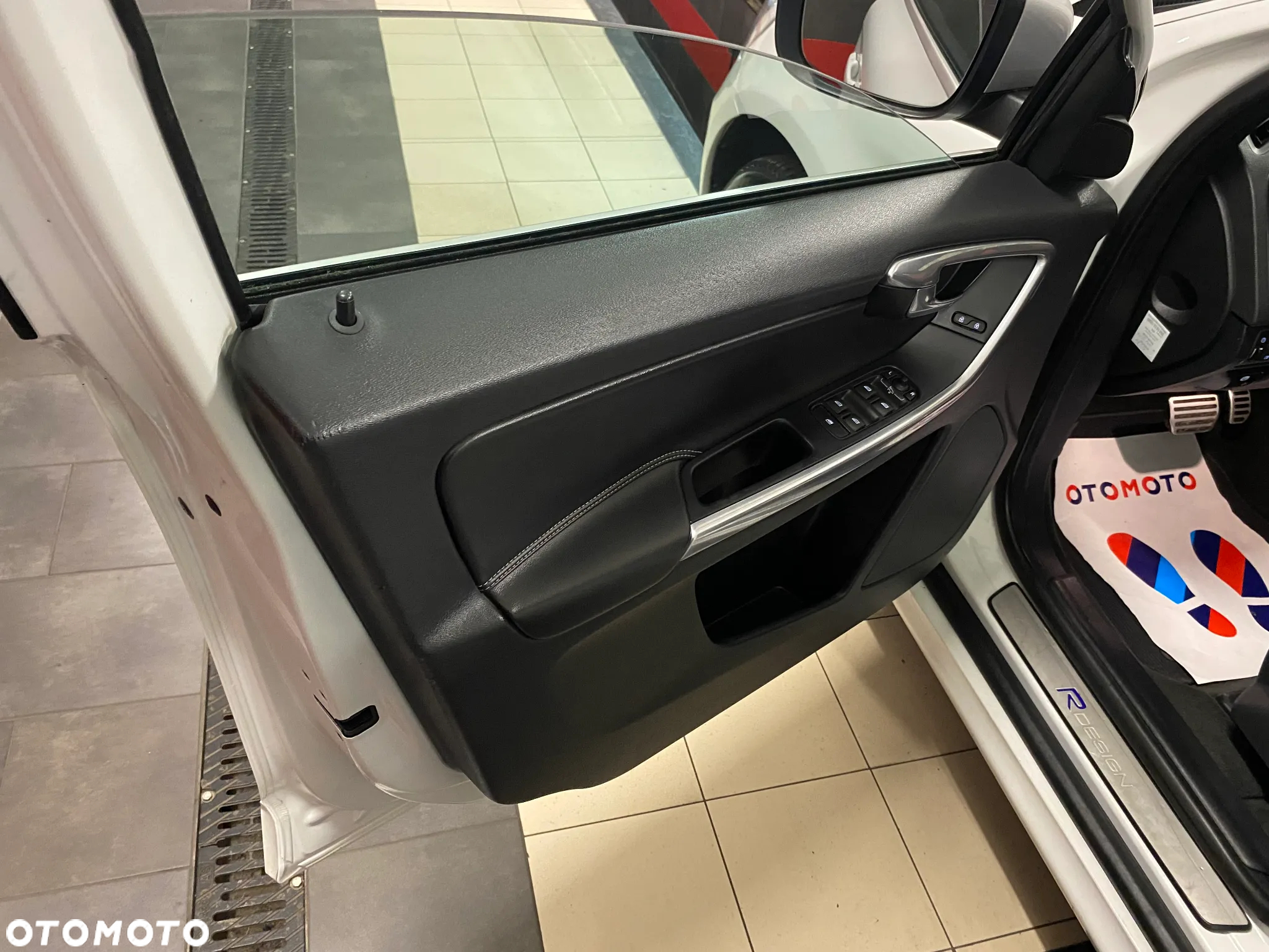 Volvo XC 60 D4 Geartronic RDesign - 16