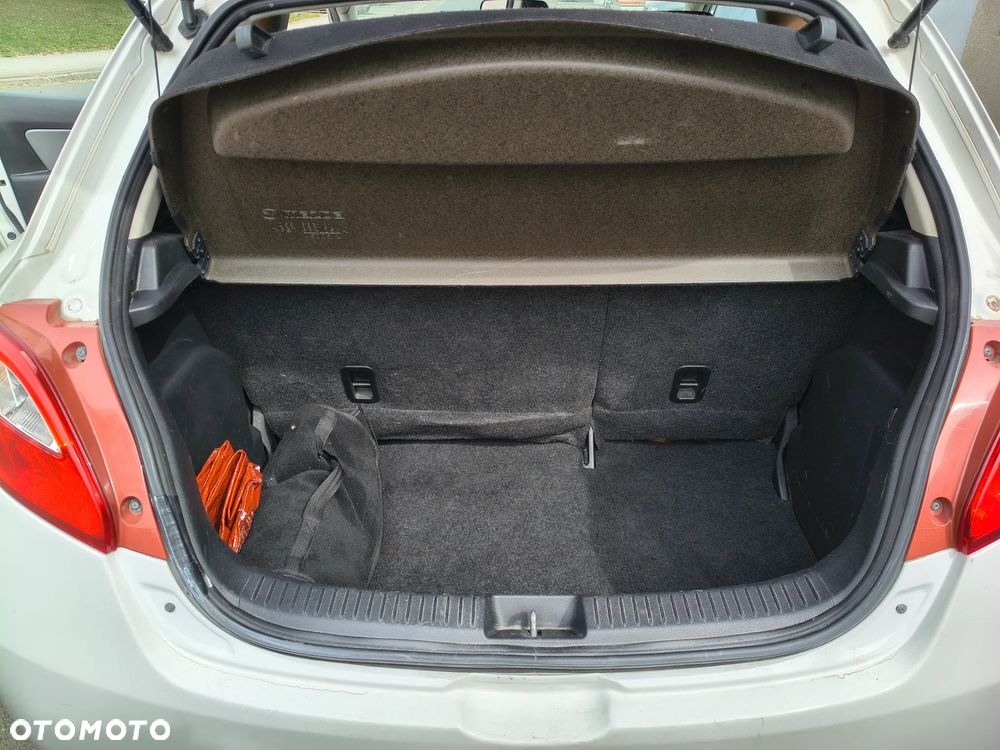Mazda 2 - 16