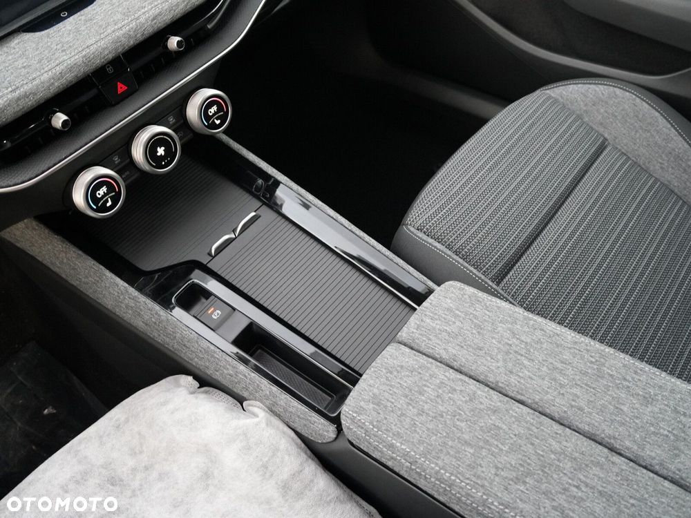 Skoda Superb 2.0 TSI Selection DSG - 31