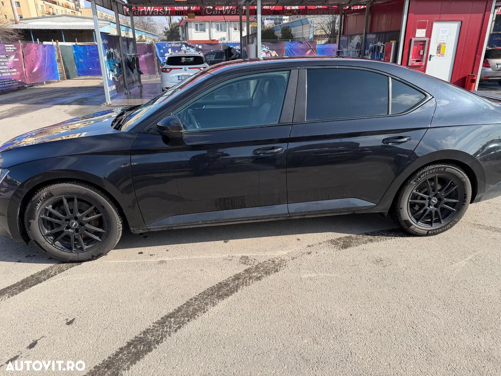 Skoda Superb 2.0 TDI DSG Ambition - 2