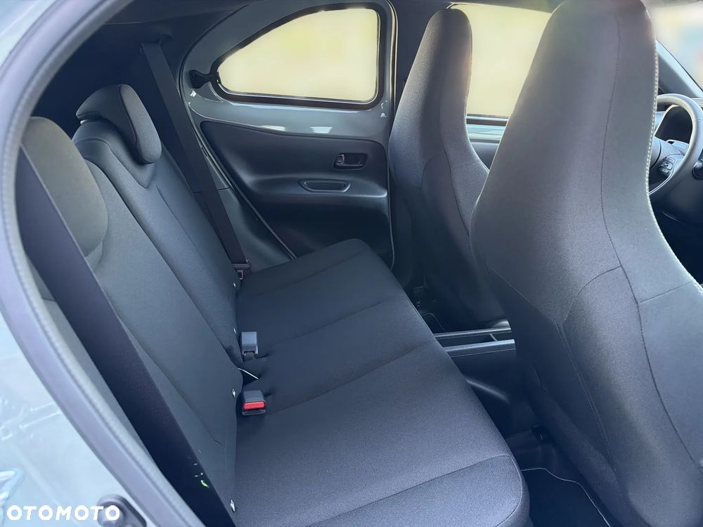 Toyota Aygo X Hybrid 1.5 Style e-CVT - 13