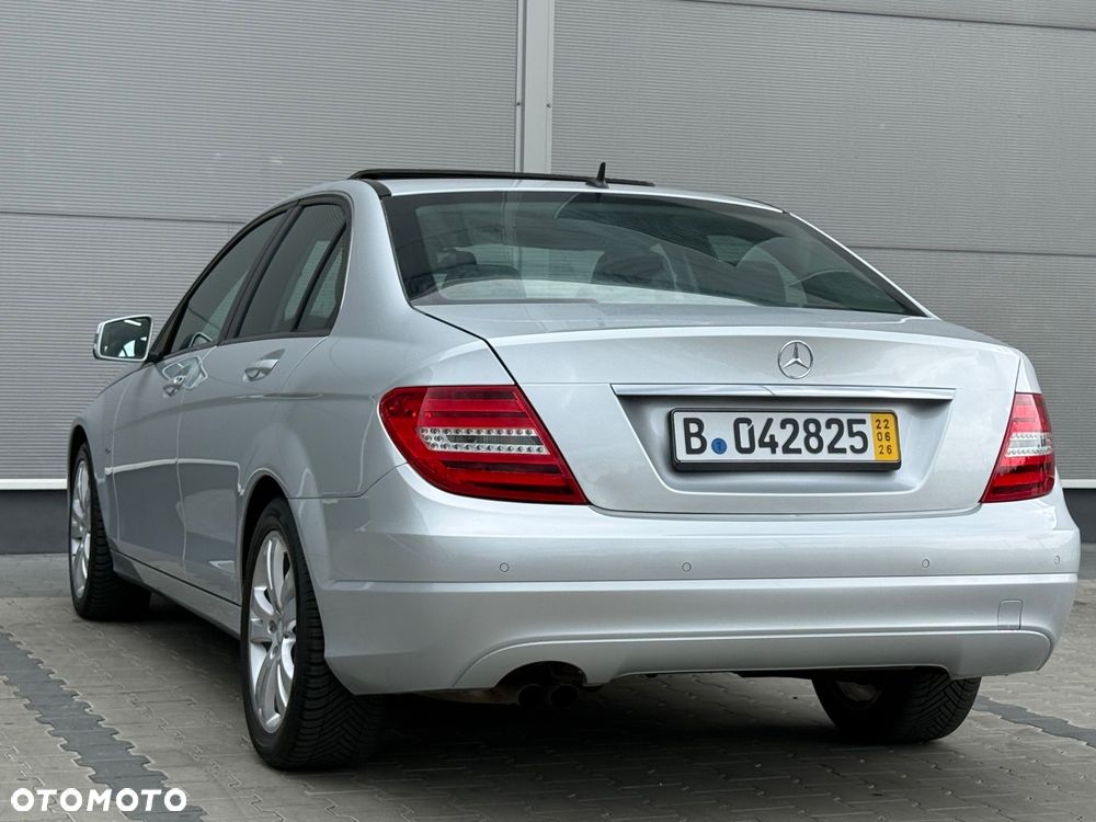 Mercedes-Benz Klasa C 180 CGI Automatik BlueEFFICIENCY Elegance - 11