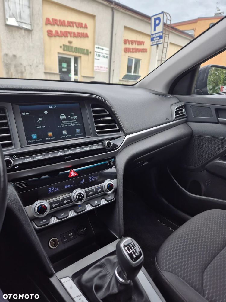 Hyundai Elantra 1.6 Comfort - 19