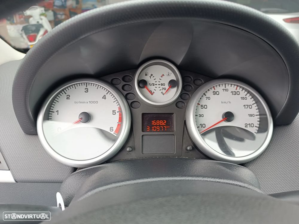 Peugeot 207 1.4 HDi Urban - 11