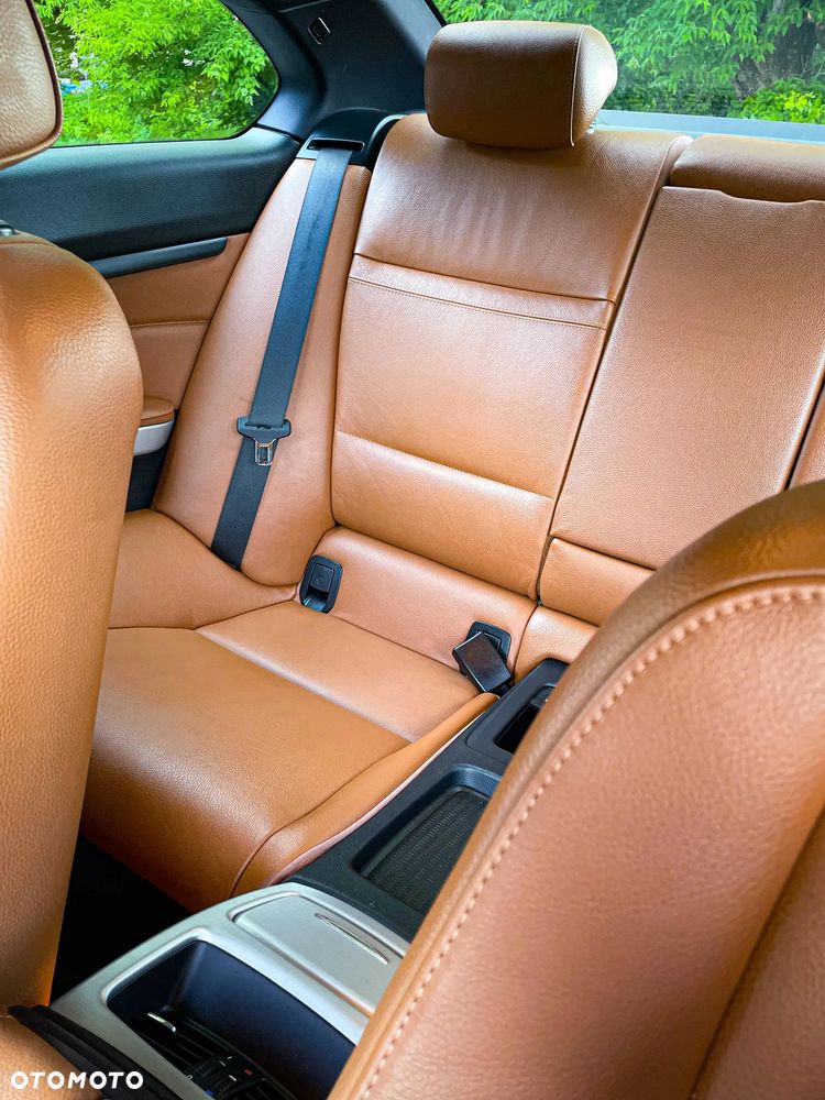 BMW Seria 3 325i M Sport Edition - 31