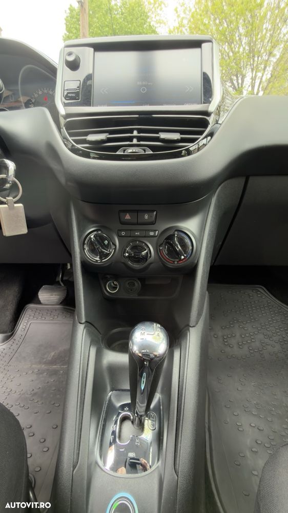 Peugeot 208 - 20