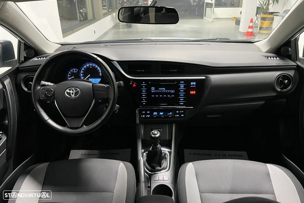 Toyota Auris 1.4 D-4D Exclusive - 25