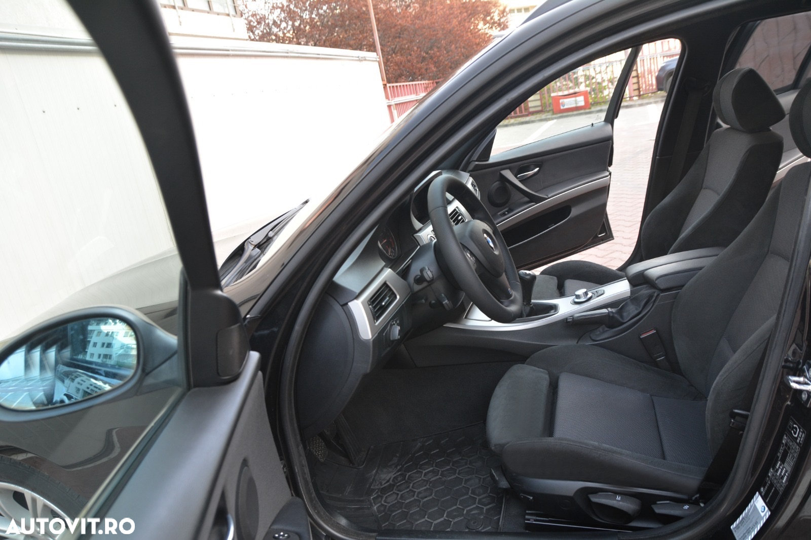 BMW Seria 3 320d DPF Touring - 16