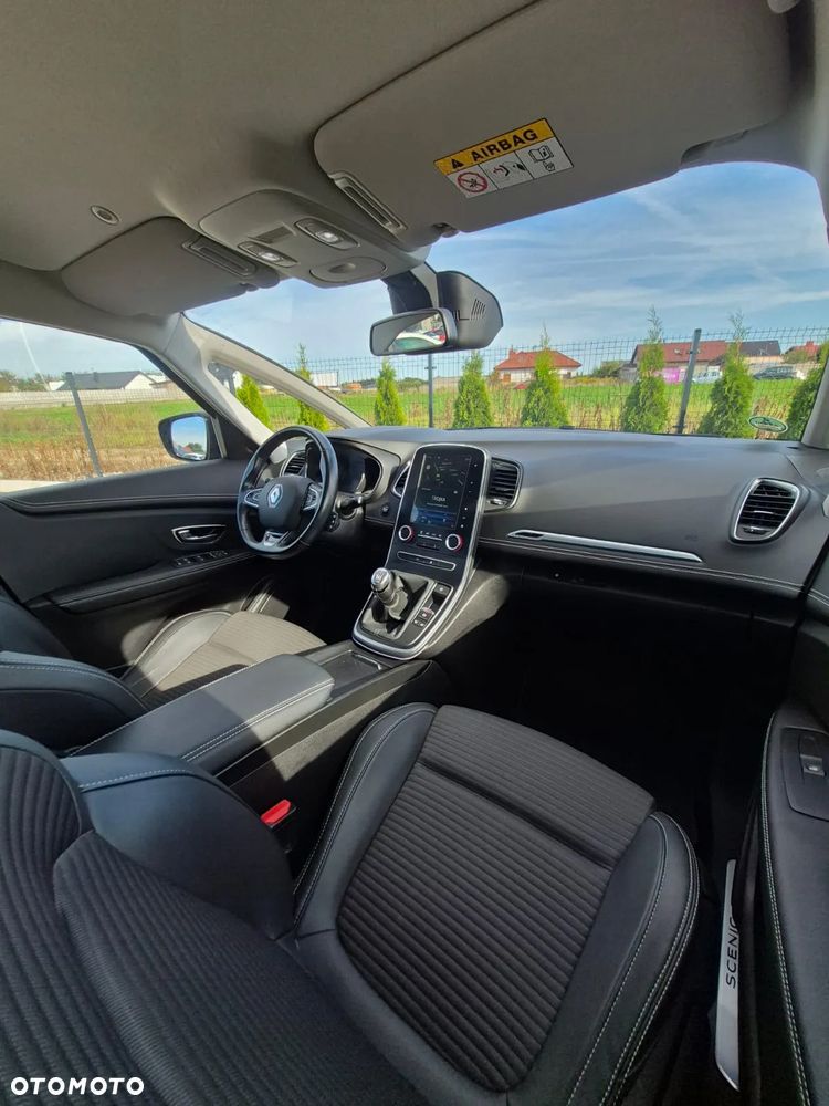 Renault Grand Scenic - 21