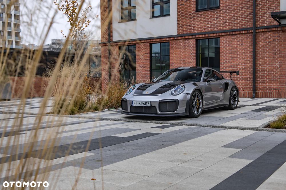Porsche 911 GT2 RS - 12