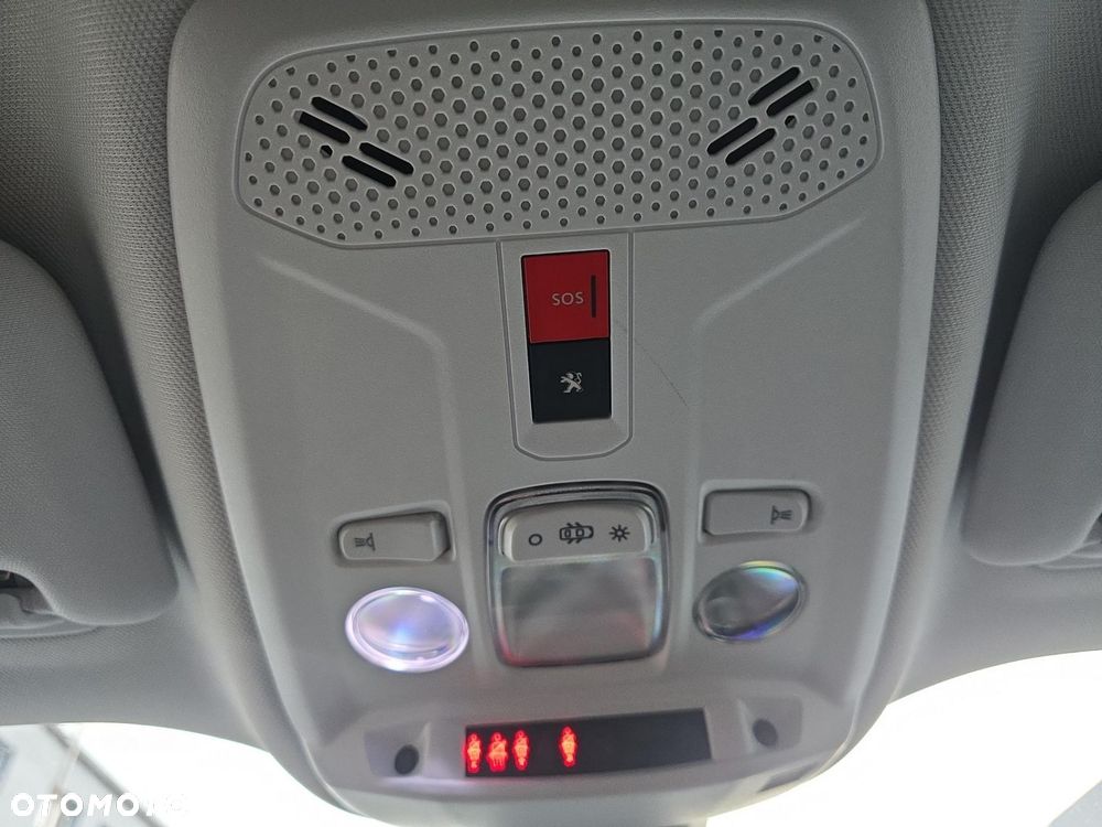 Peugeot 2008 1.5 BlueHDi Allure Pack S&S - 23