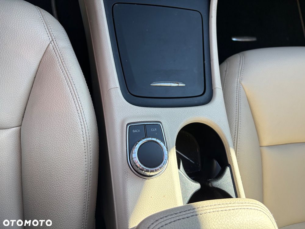 Mercedes-Benz CLA 250 4-Matic - 17