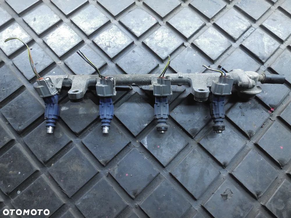 TOYOTA YARIS I 1.0 LISTWA WTRYSKOWA WTRYSKI KOMPLET 4 SZT 23250-0J010 0280156067 POSIADAM 5 SZT - 8