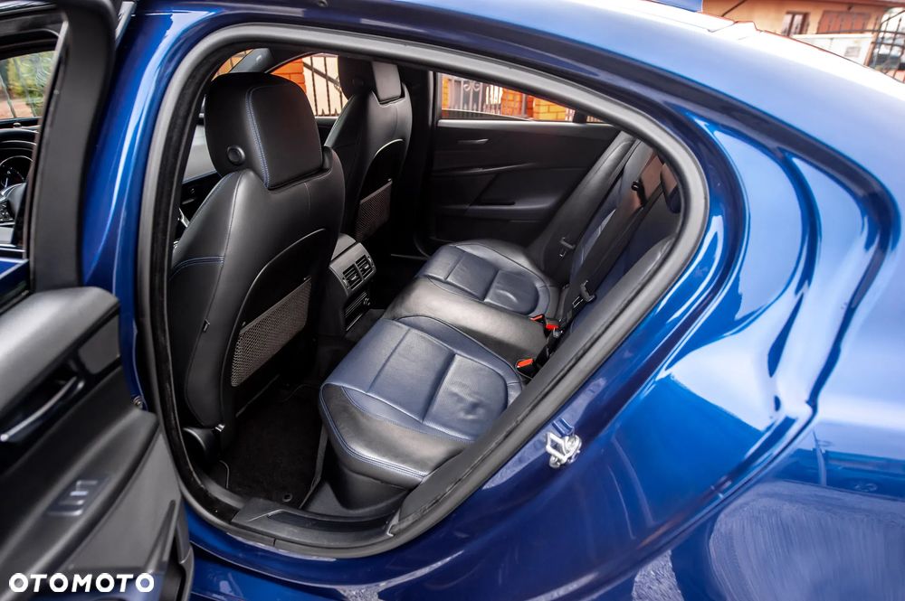 Jaguar XE 20d R-Sport Ingenium Edition - 19