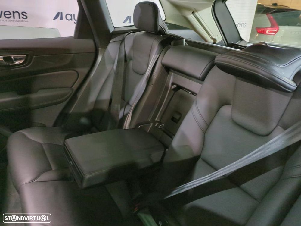 Volvo XC 60 2.0 T6 PHEV Core AWD - 8