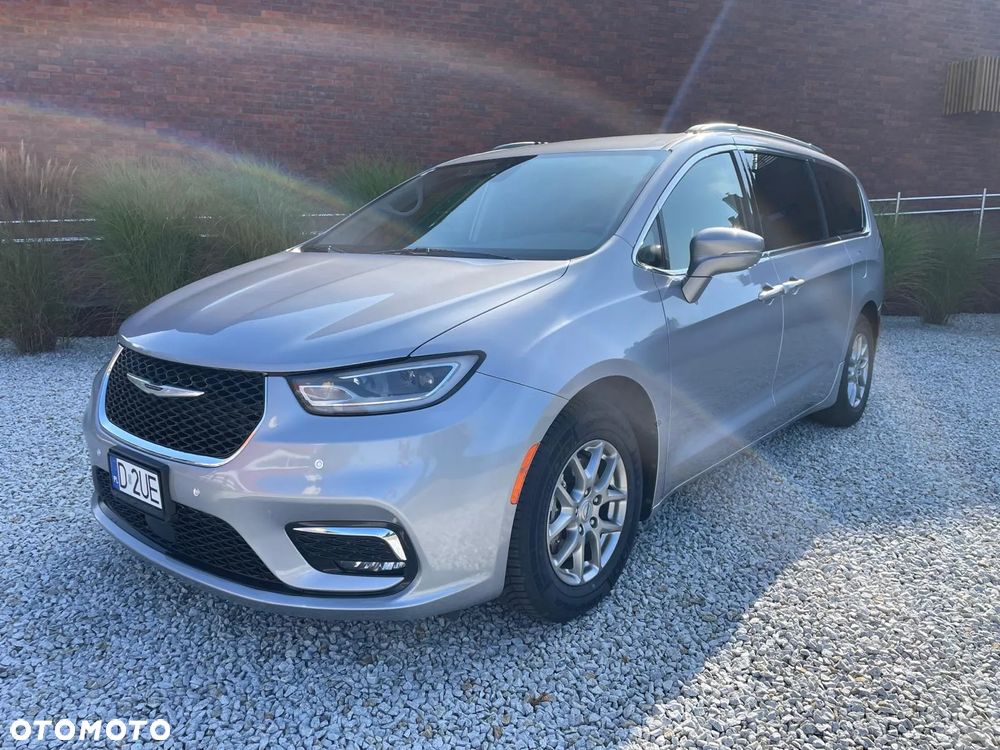Chrysler Pacifica - 1