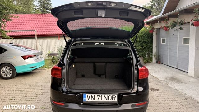 Volkswagen Tiguan 2.0 TDI 4Motion DSG Sport & Style - 23
