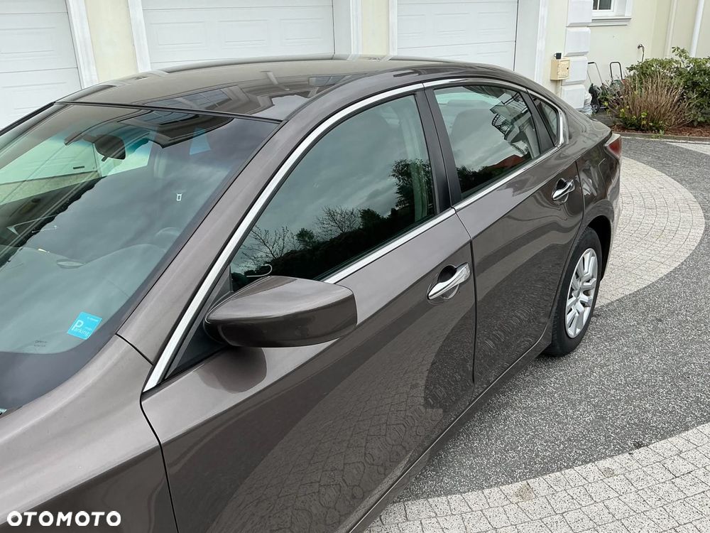 Nissan Altima - 8