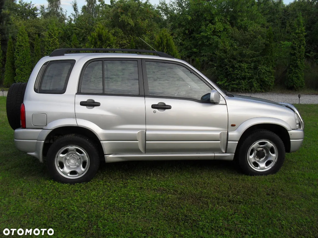 Suzuki Grand Vitara 2.0 - 17