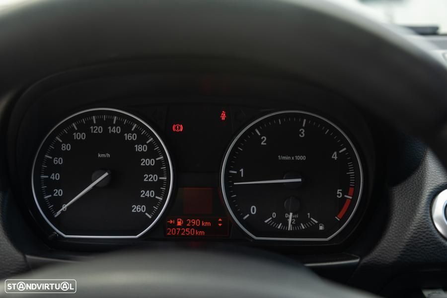 BMW 120 d Cabrio Limited Edition Lifestyle c/ M Sport Pack - 25