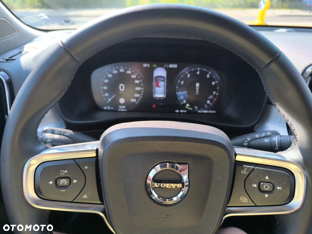 Volvo XC 40 T3 Momentum Pro - 12