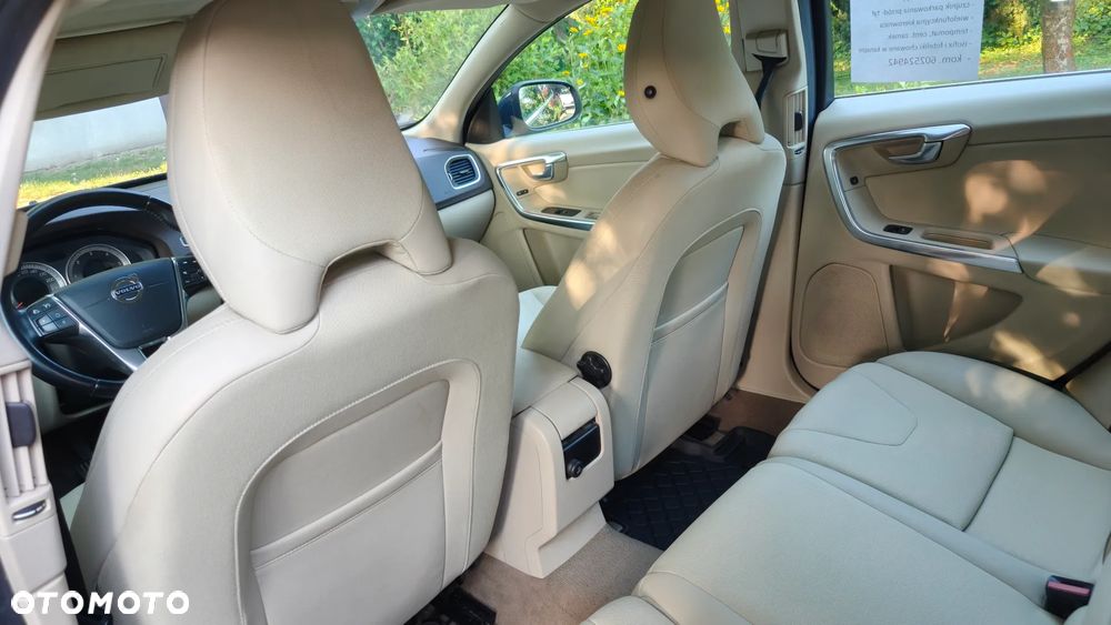 Volvo V60 D4 R-Design Momentum - 12