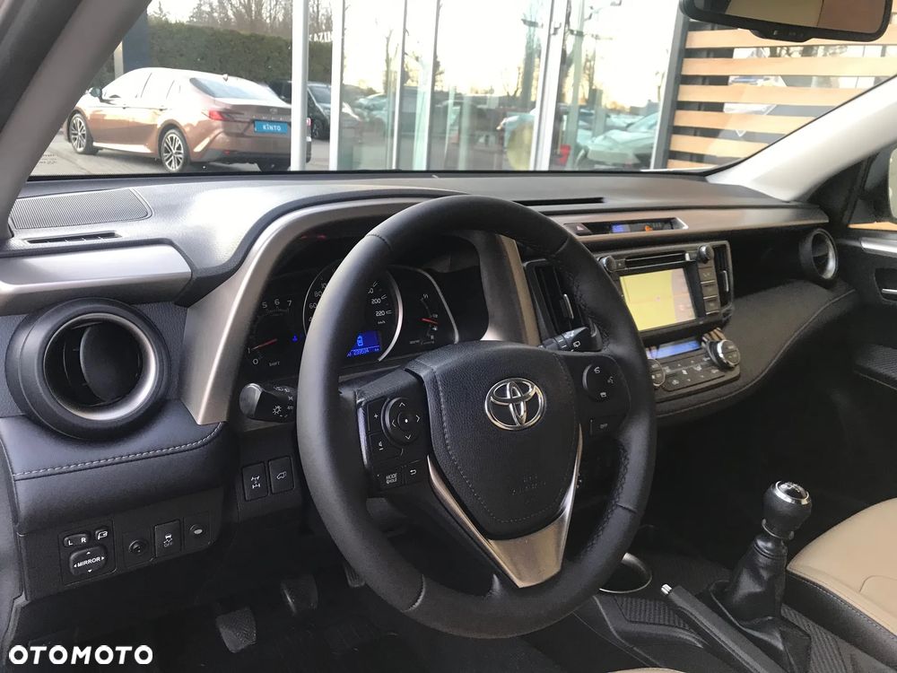Toyota RAV4 2.0 D-4D Premium - 18