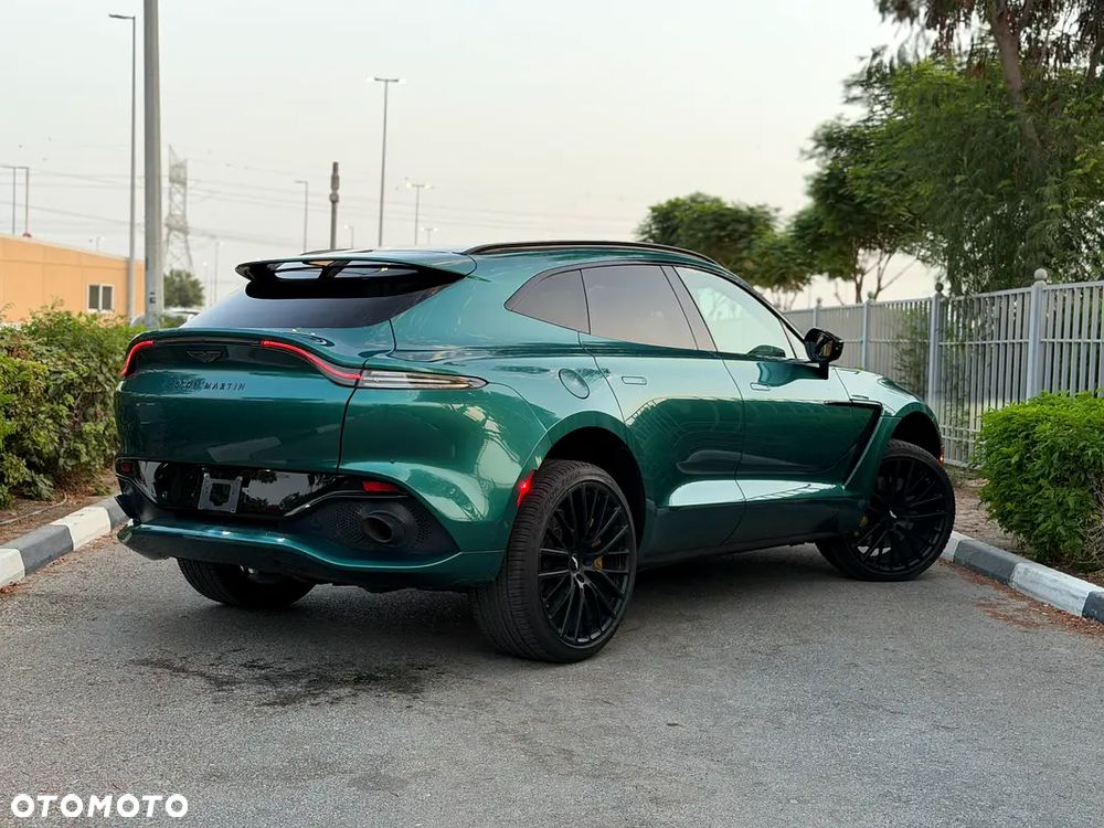 Aston Martin DBX - 3