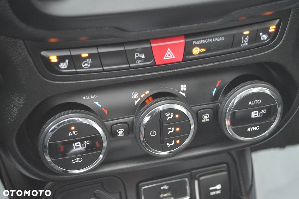 Jeep Renegade 1.4 MultiAir Limited - 26