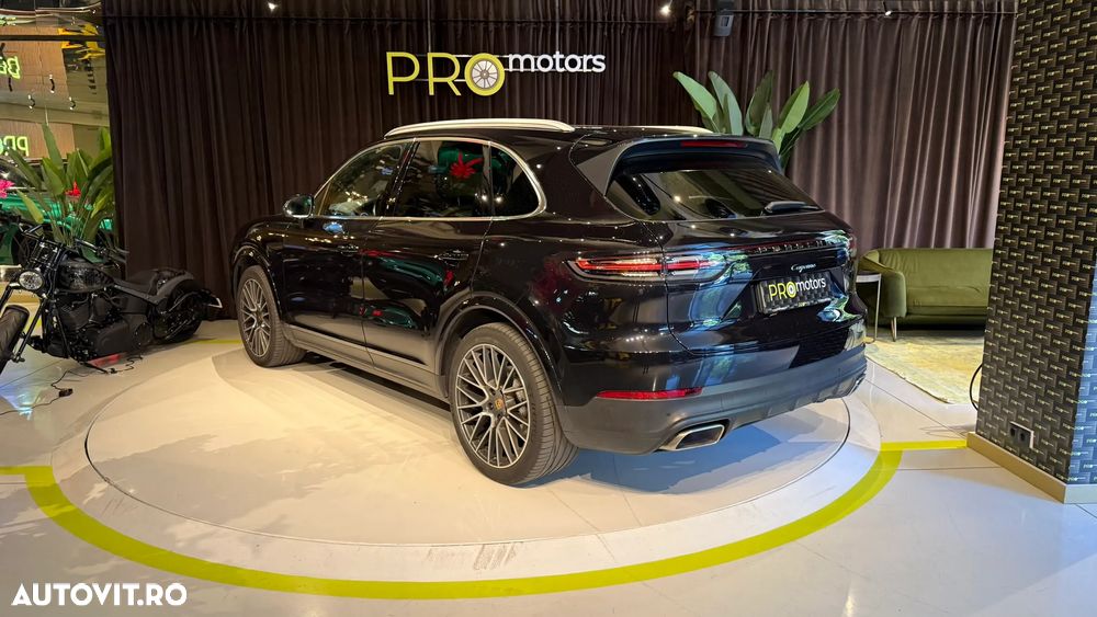 Porsche Cayenne - 8