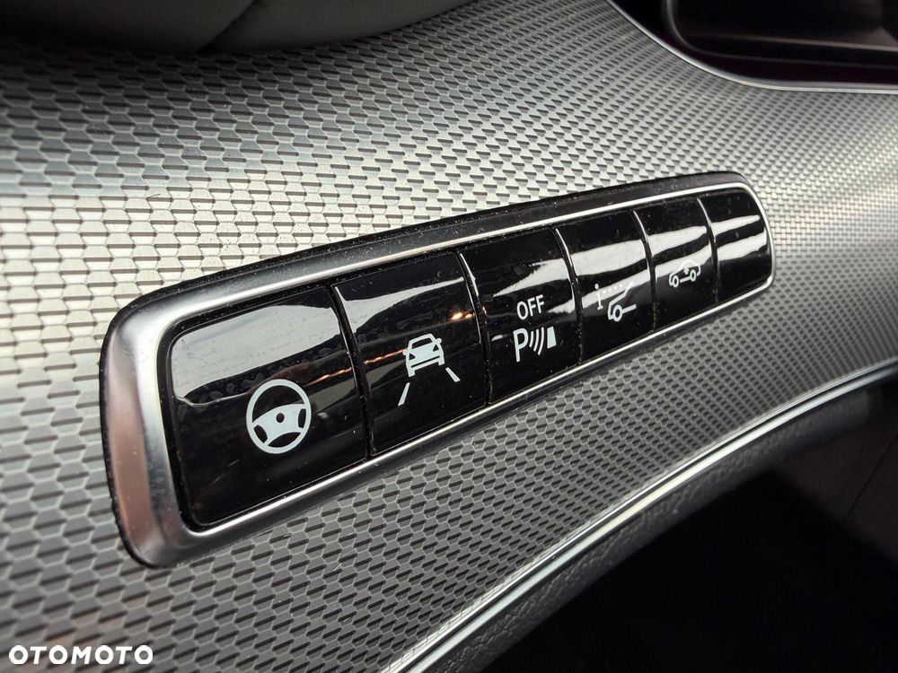 Mercedes-Benz Klasa E AMG 63 4Matic AMG Speedshift 9G-MCT - 13