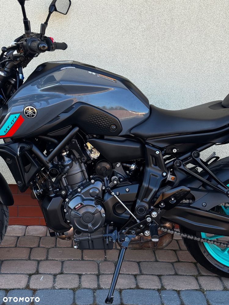 Yamaha YZF - 27