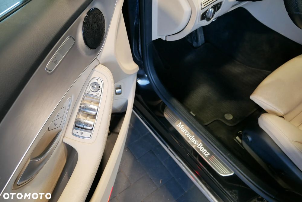 Mercedes-Benz Klasa C 200 4-Matic 9G-TRONIC - 22