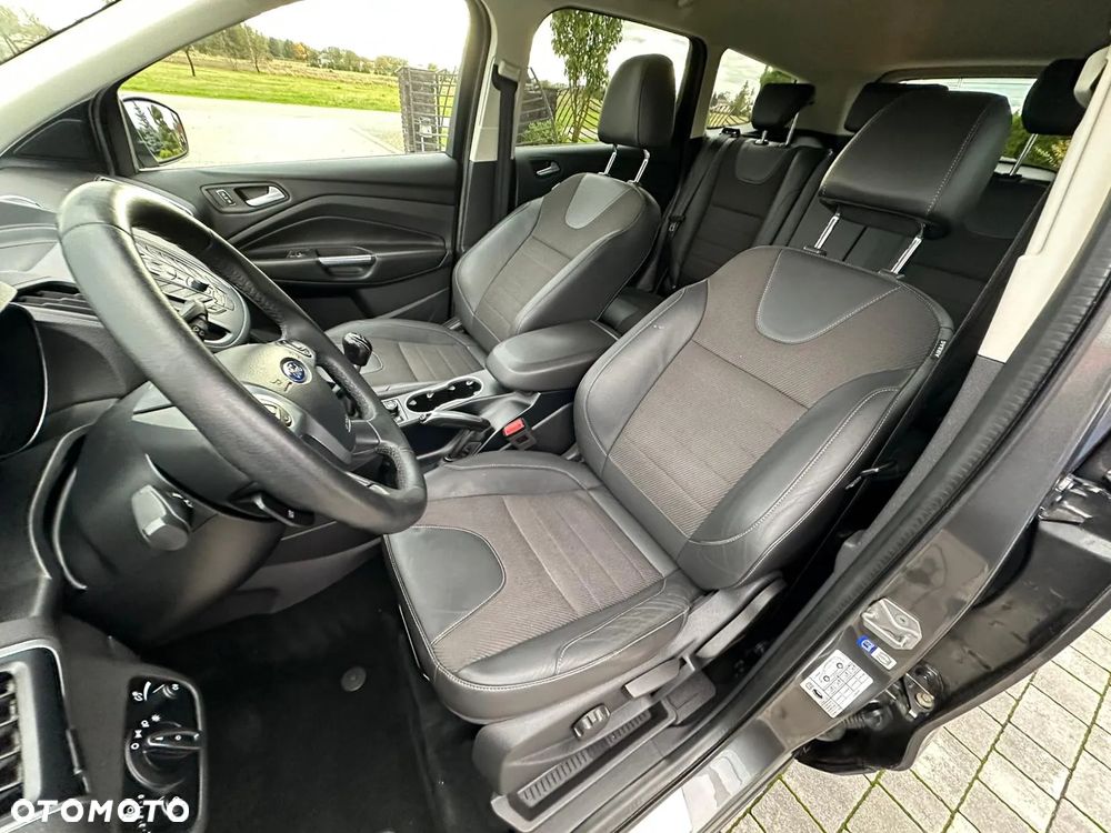 Ford Kuga 2.0 TDCi 2x4 Titanium - 19
