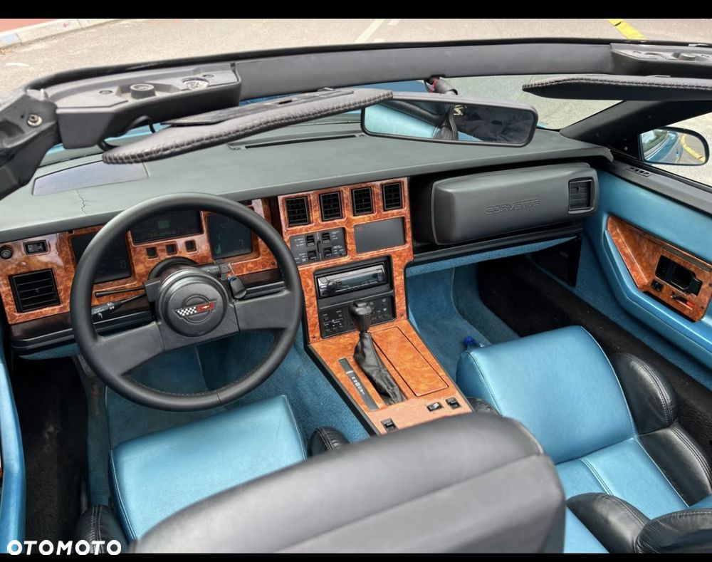 Chevrolet Corvette - 12