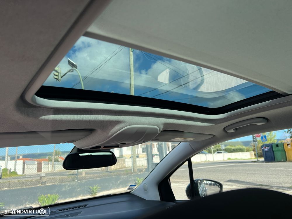 Opel Crossland X 1.2 T Innovation J17 - 10