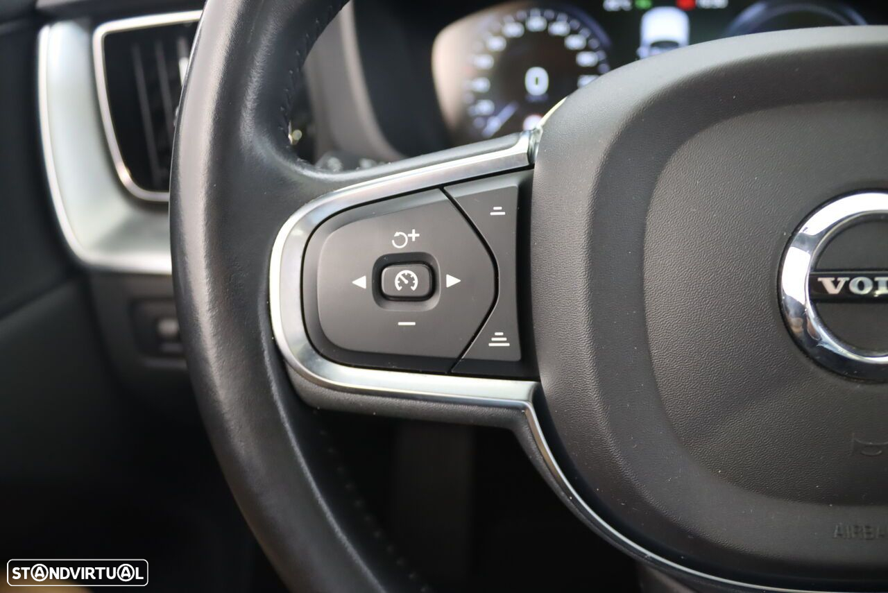 Volvo XC 60 2.0 T8 PHEV Momentum Plus AWD - 12