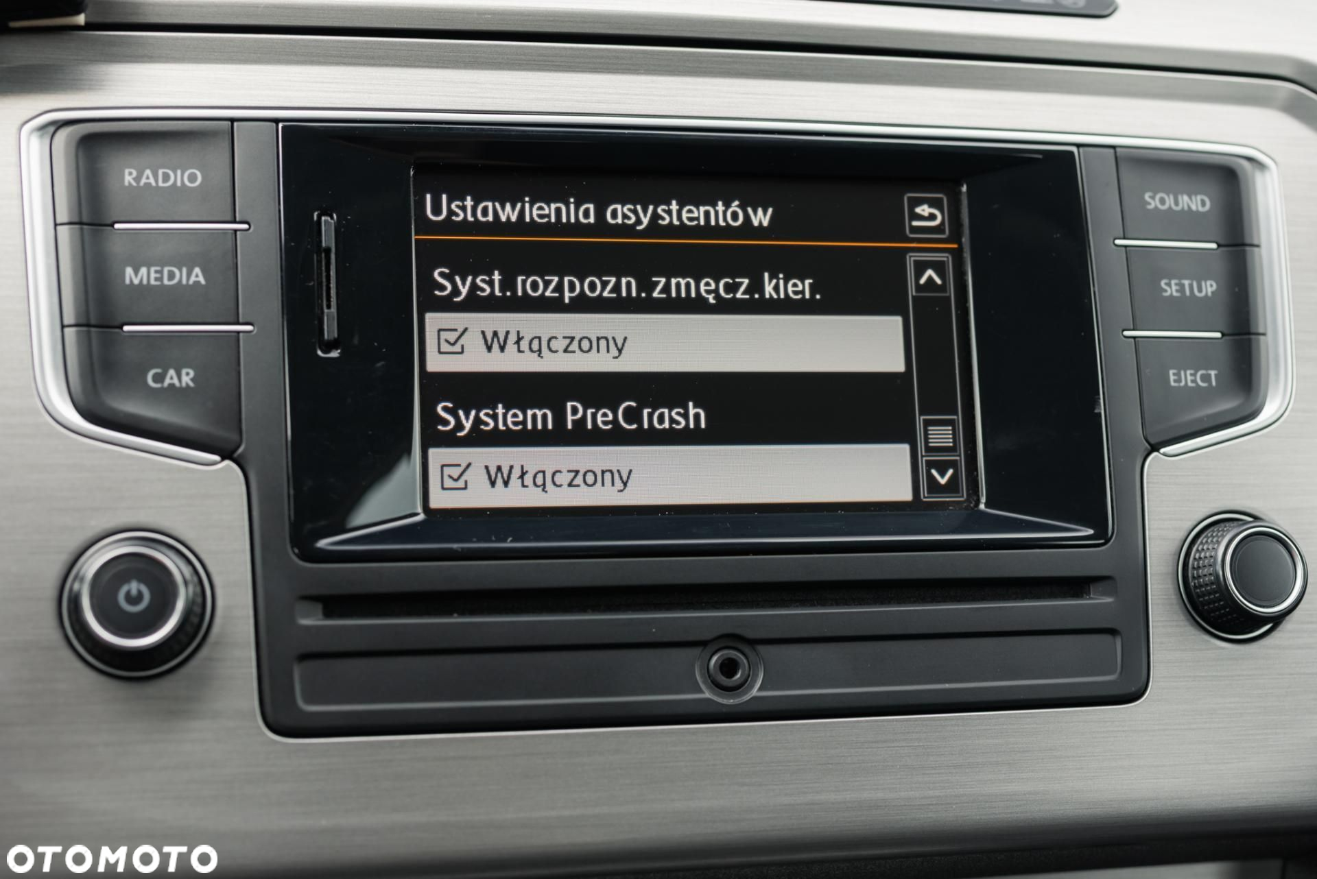 Volkswagen Passat - 20