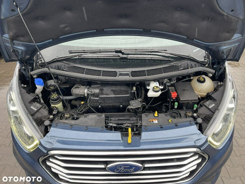 Ford Tourneo Custom - 12