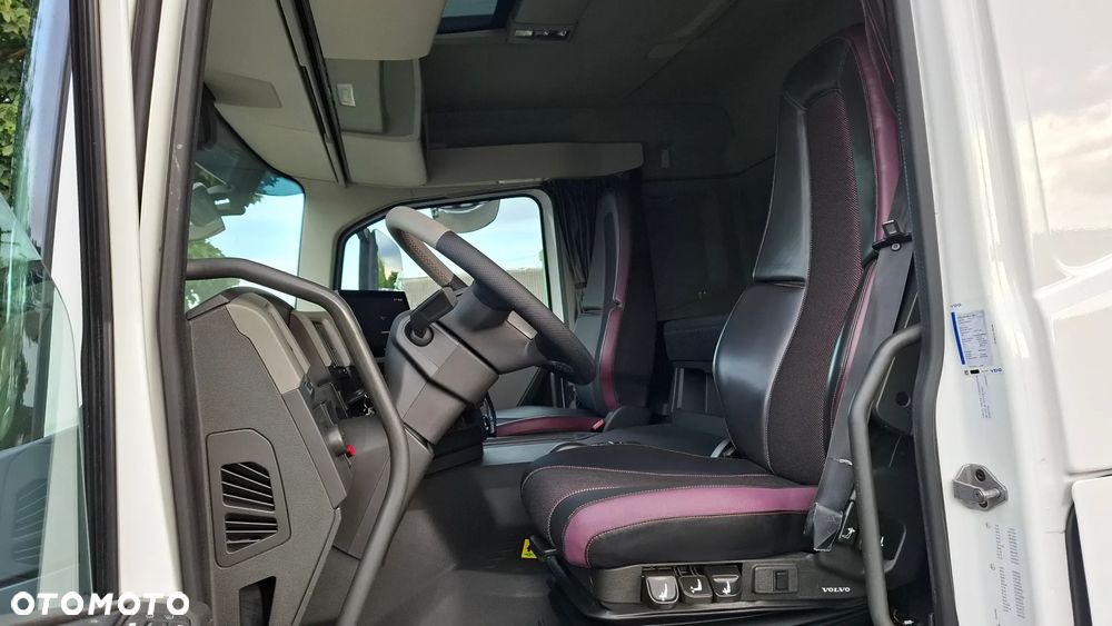 Volvo FM 380 EURO 6 / CHŁODNIA 21 PALET / WINDA / OŚ SKRĘTNA / SALON PL - 35