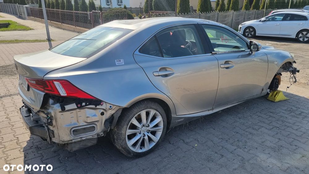 Lexus IS 300h Elegance - 10