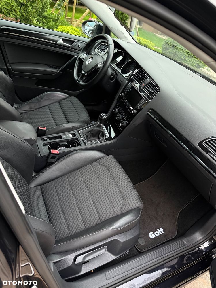 Volkswagen Golf - 17