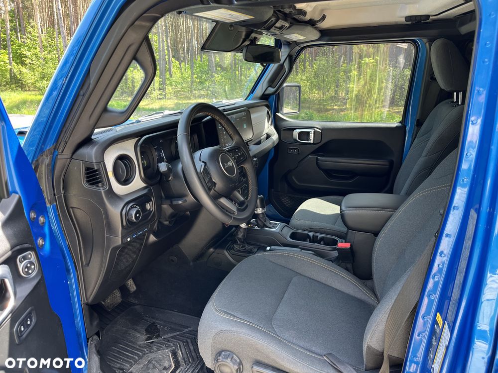 Jeep Wrangler - 15