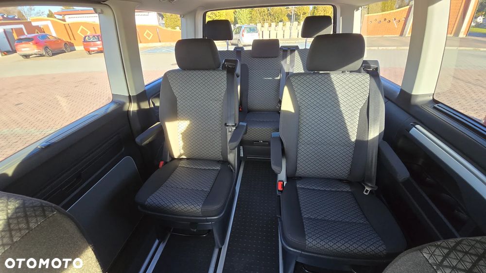 Volkswagen Multivan - 12