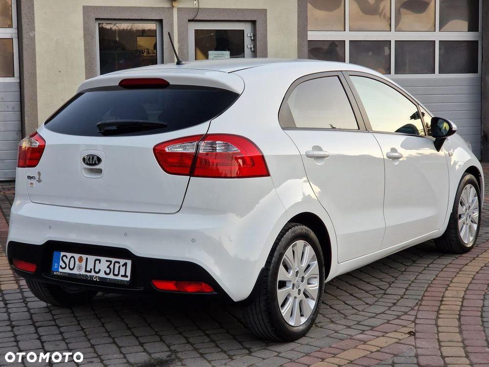 Kia Rio 1.2 Fifa World Cup Edition - 9