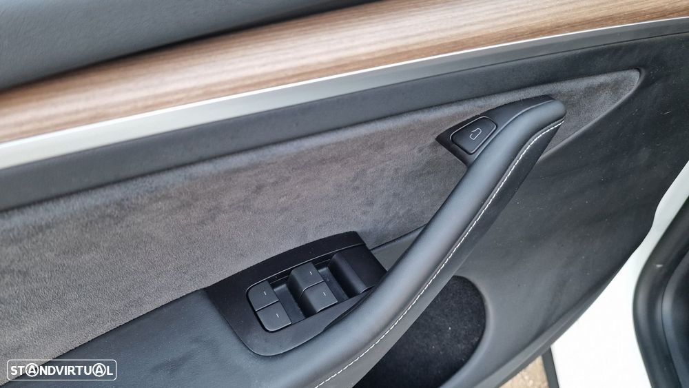 Tesla Model Y Long Range Tração Integral - 15