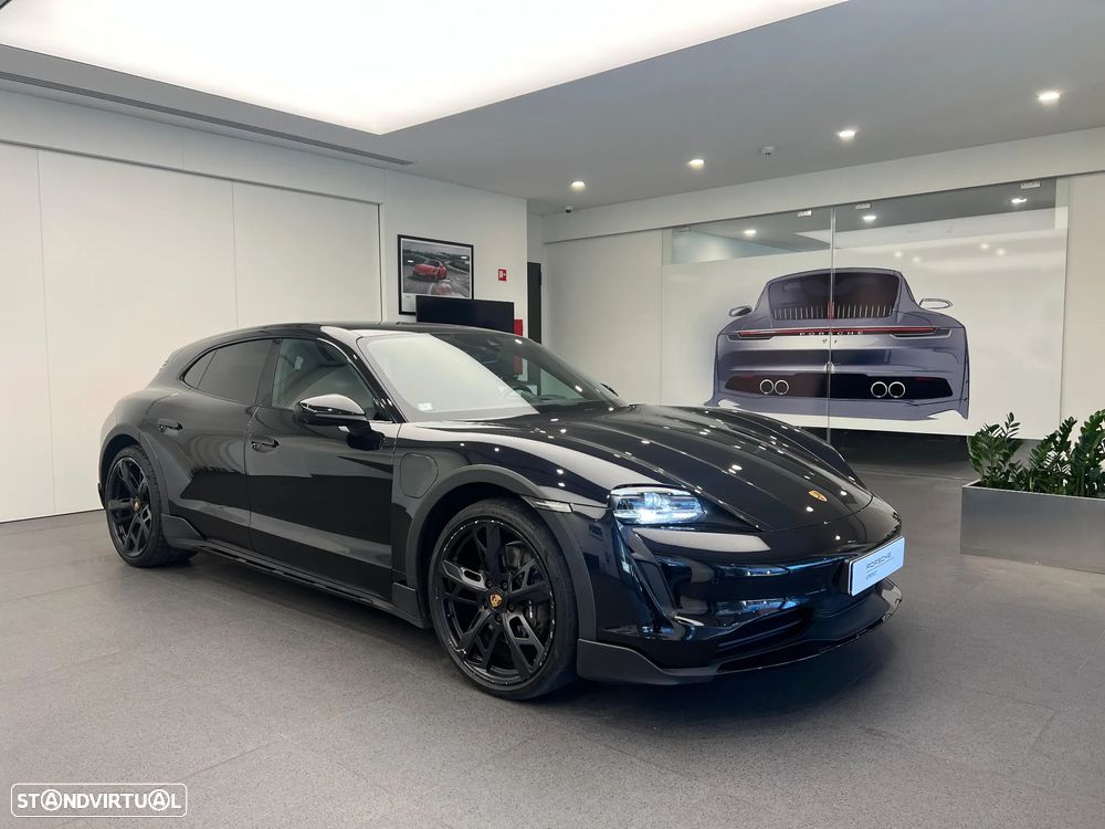 Porsche Taycan Cross Turismo 4 - 11